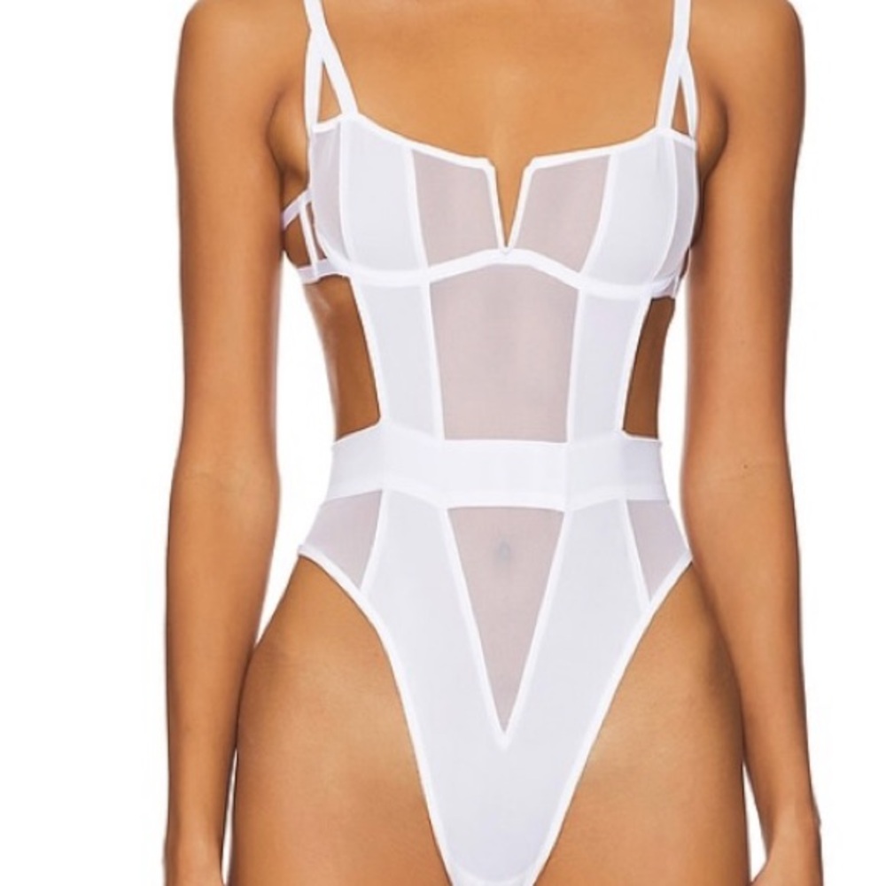 NWT REVOLVE Orla Wired Bodysuit in White
BLUEBELLA - Picture 1 of 5
